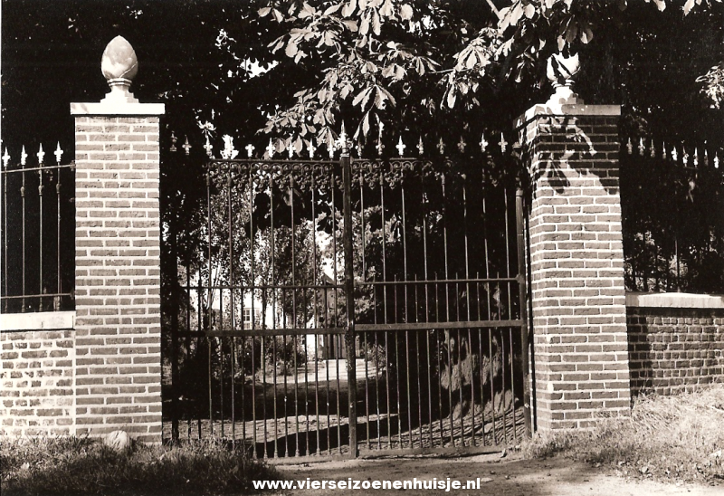 monumentale-poort-de-gaard-huize-aldenhoven-heythuysen-20e-eeuw-60-er-jaren-foto-piet-bongers
